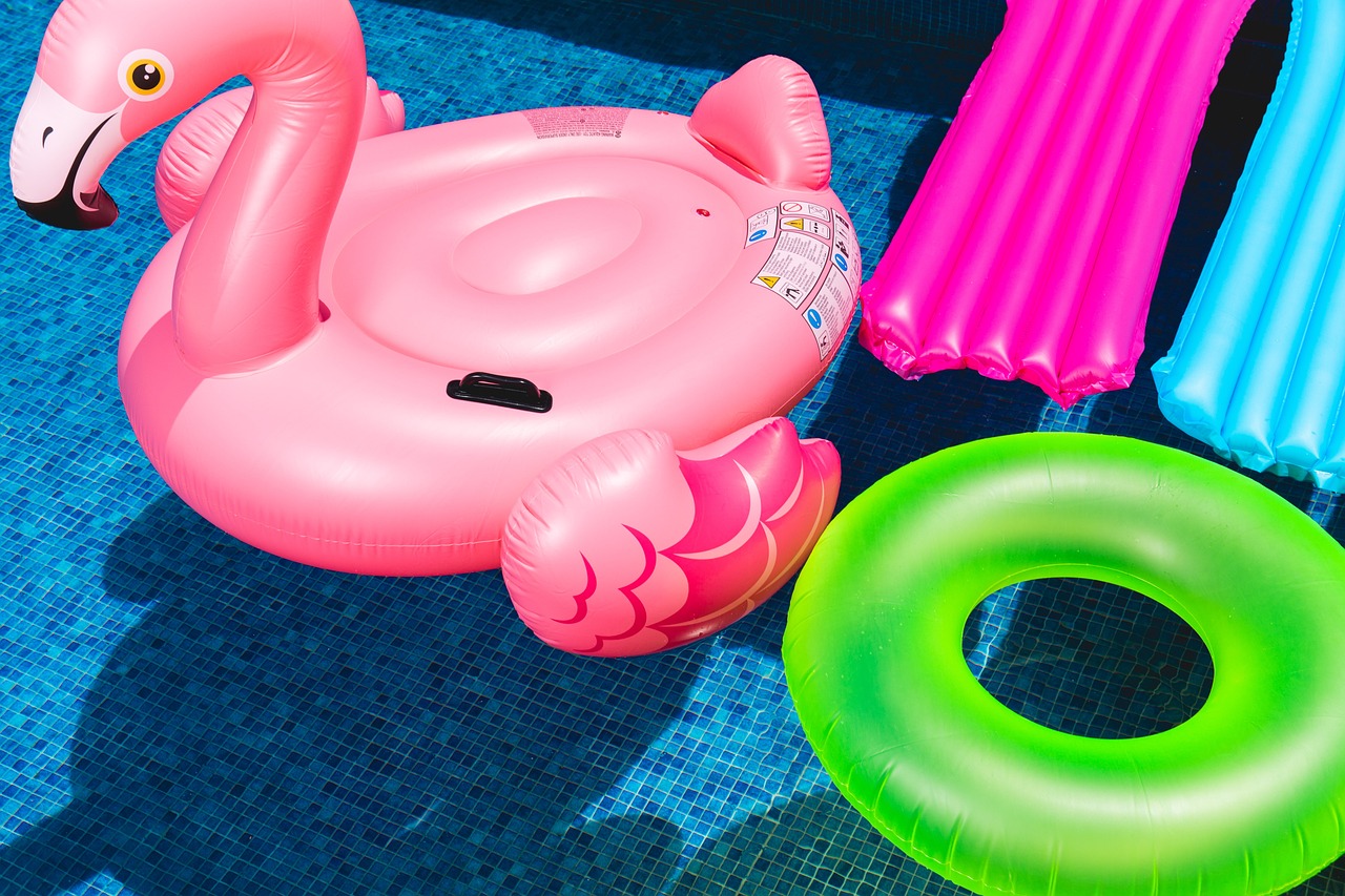 ¿Cómo mantener limpia el agua de una piscina hinchable?