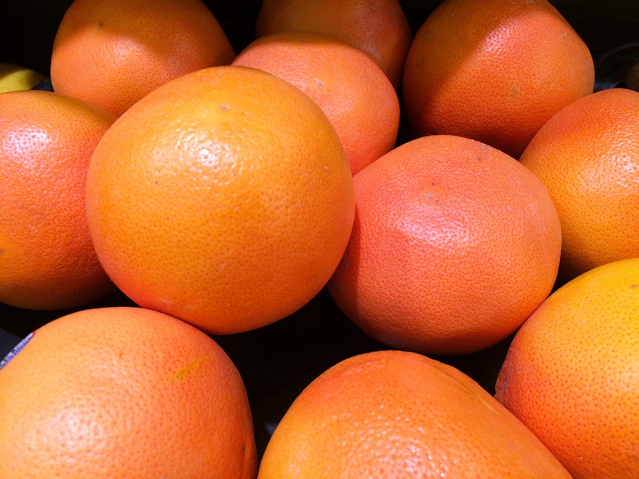 ¿Qué beneficios tiene los pomelos?