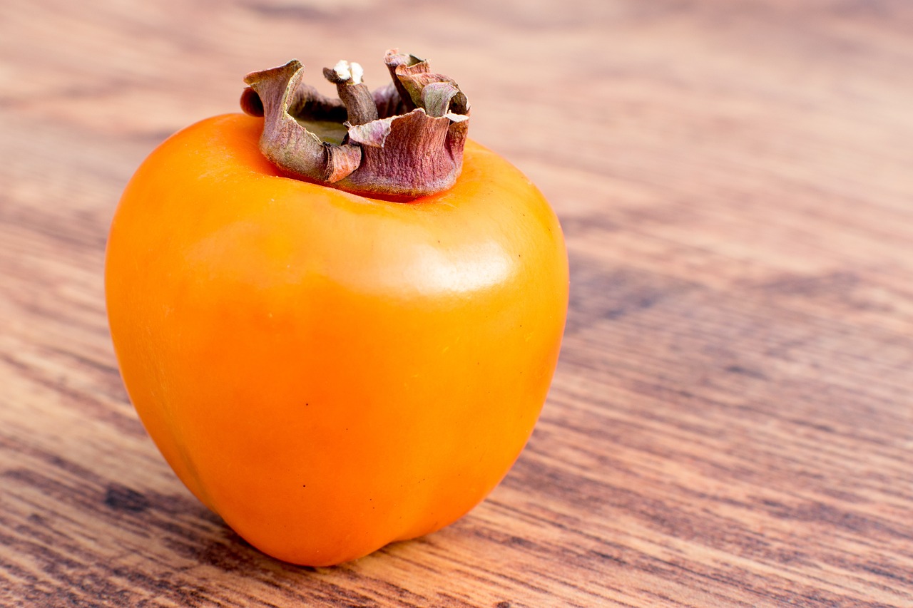 ¿Cuánto tarda el árbol de kaki en dar frutos?