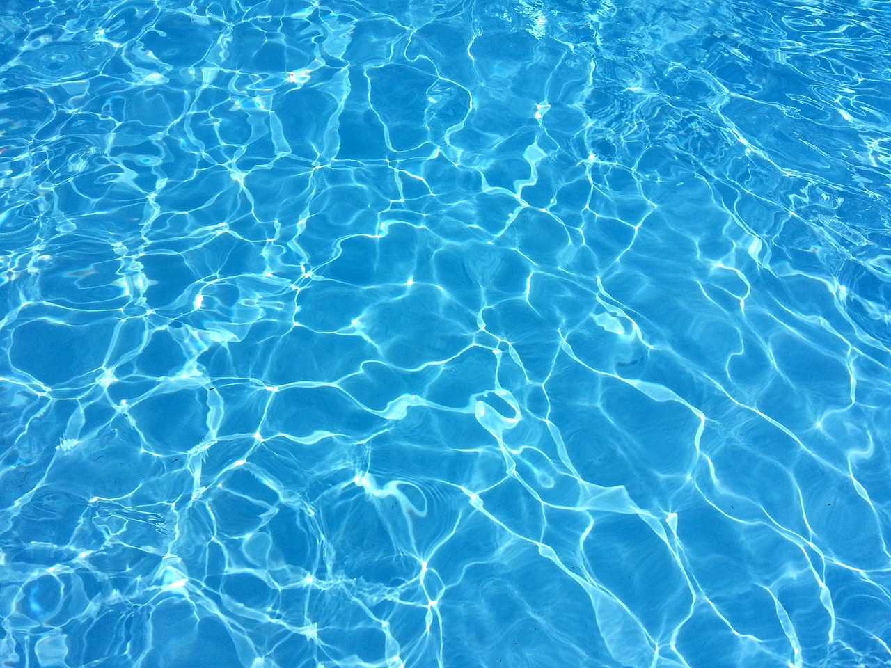 ¿Qué puedo poner en el borde de la piscina?