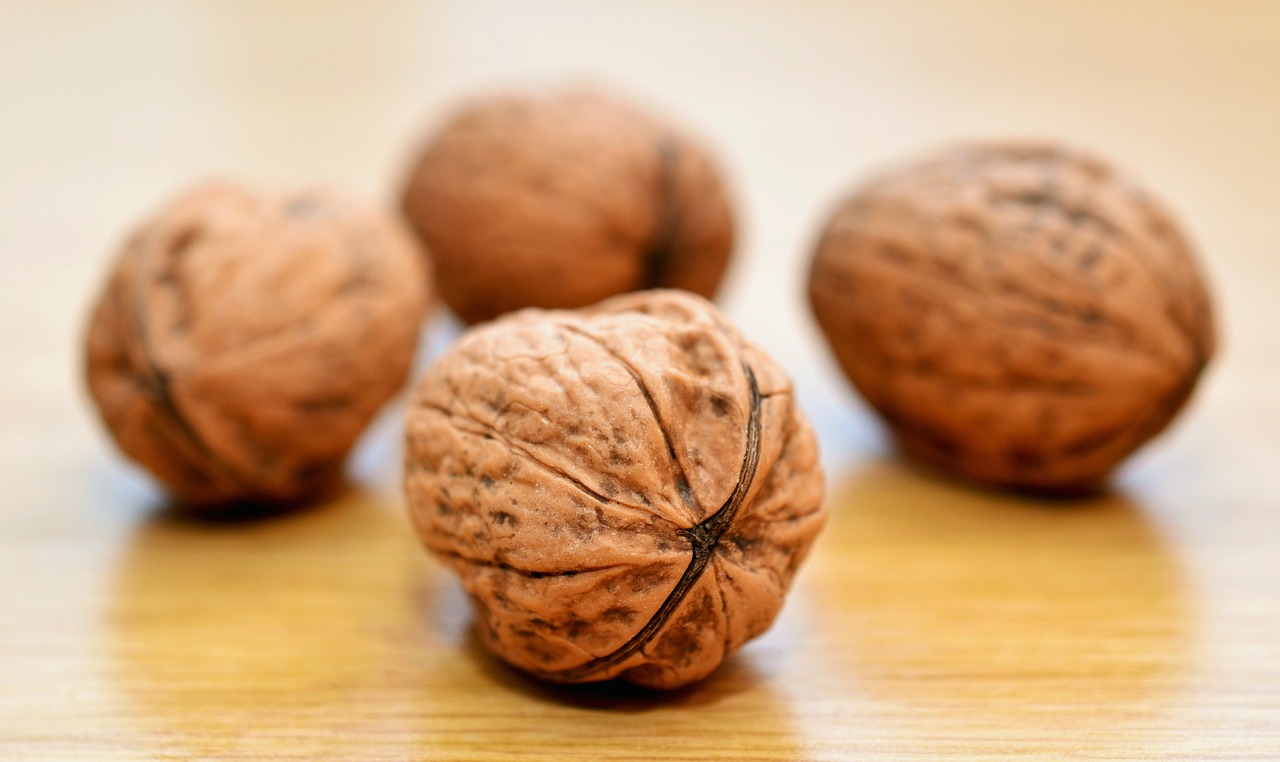 ¿Dónde se originan las nueces?