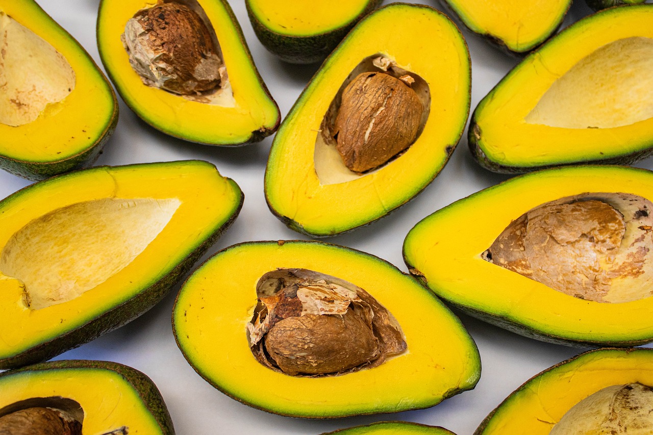 ¿Cómo hacer para plantar un hueso de aguacate?